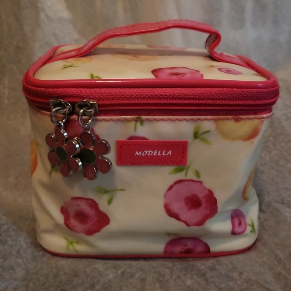MODELLA Handbags - Modella makeup case